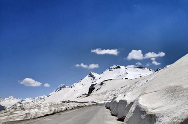 Manali to Chandratal Lake Tour rohtang pass 5